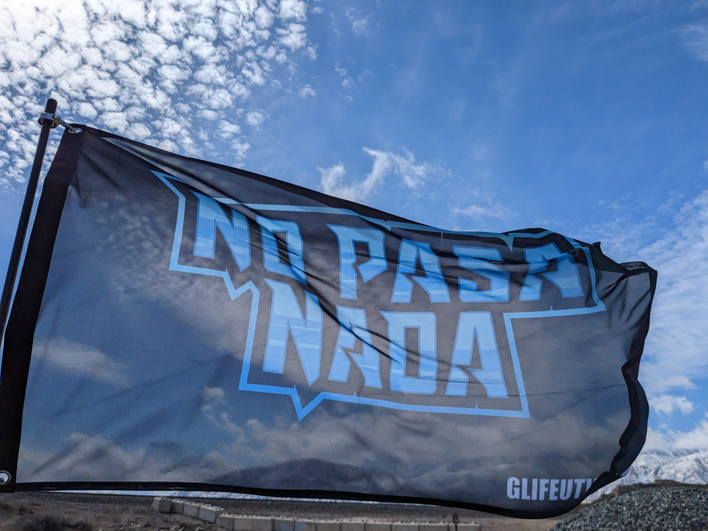 No Pasa Nada (Blue) Whip Flag 2'x3'